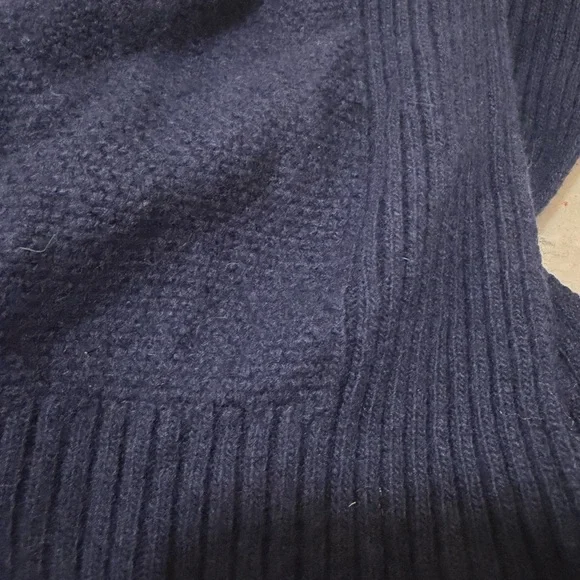 💙Banana Republic Navy Blue Scarf💙 - Picture 4 of 8